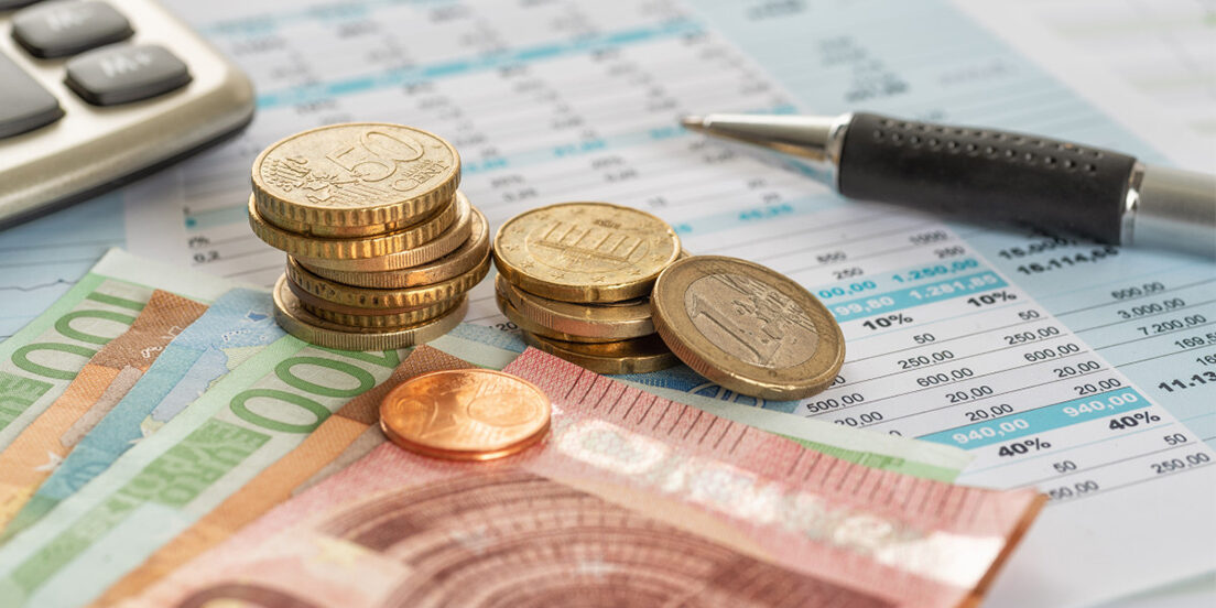 dinero en efectivo destacada